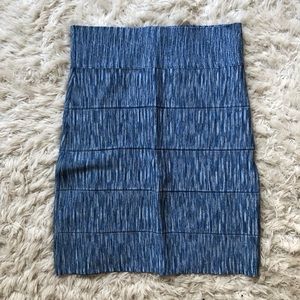 BCBG body con skirt blue pattern size small